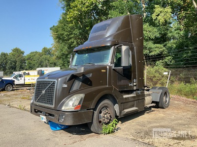 2016 Volvo VNL 4x2 S/A Day Cab Truck Tractor