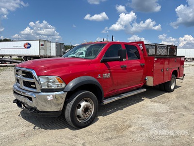 2017 Ram 5500 4x2 Crew Cab Camion de servicios