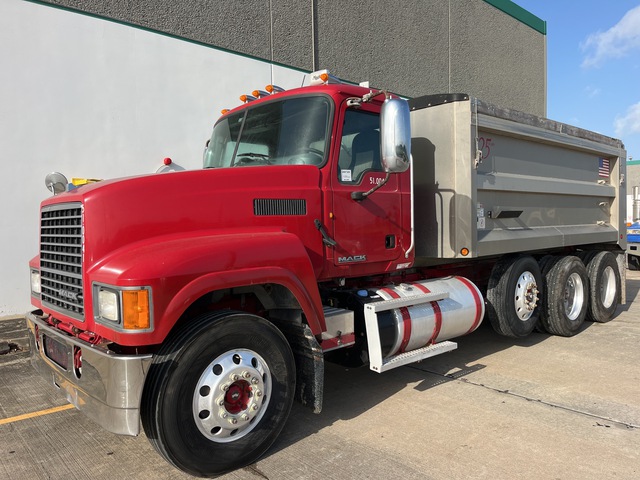 2013 Mack CHU613 8x4 Tri/A Dump Truck 2013 Mack CHU613 8x4 Tri/A Dump Truck