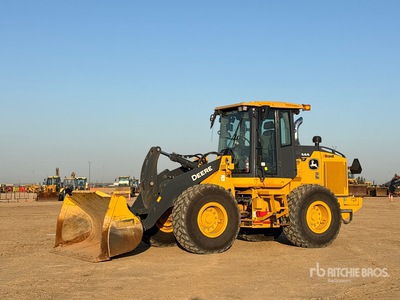 2023 John Deere 444P Pala gommata