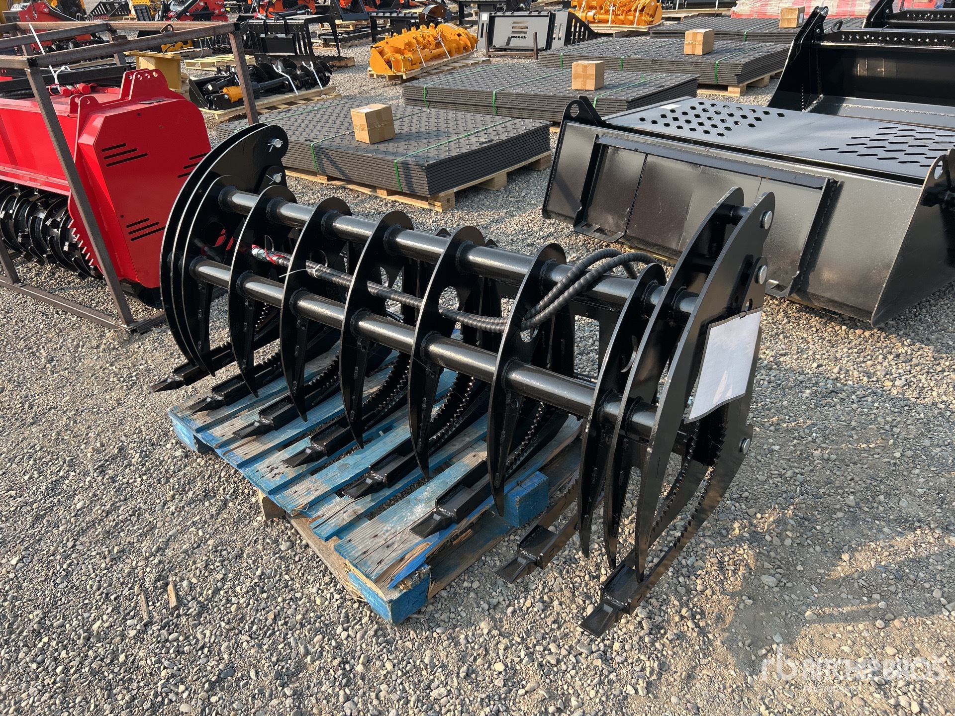2025 GIYI GYCLG72C 72 in Skid Steer Grapple (Unused)