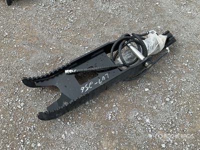 2025 GIYI GY-XJ5T 36 in Hydraulic Excavator Thumb (Unused)