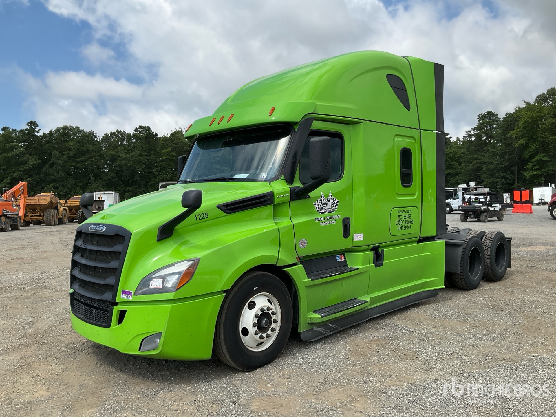 2022 Freightliner Cascadia 126 6x4 T/A Sleeper Truck Tractor