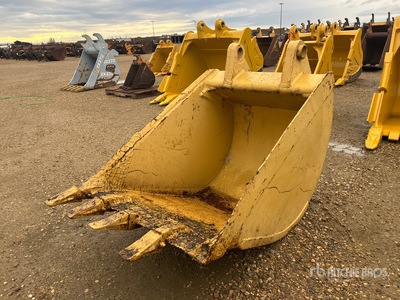 36 in Digging Excavator Bucket
