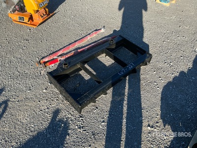 2025 GIYI GY-BF47C 47 in Skid Steer Bale Forks スキッドステア付属部品 (Unused)