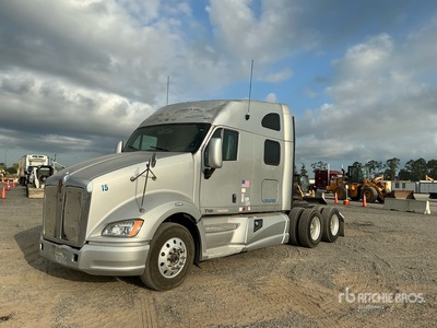 2013 Kenworth T700 6x4 T/A Sleeper Truck Tractor