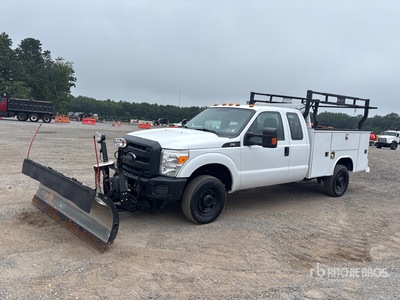 2016 Ford F-350 4x4 Extended Cab Utility Truck