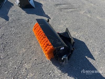 2025 GIYI GY-QSJ 39 in Mini Skid Steer Broom (Unused)
