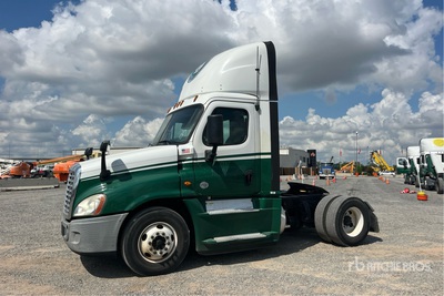 2016 Freightliner Cascadia 125 4x2 Ciągnik siodłowy z kabiną dzienną S/A