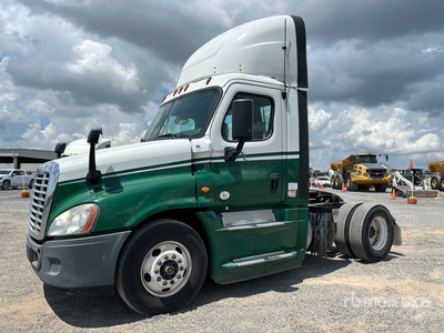 2016 Freightliner Cascadia 125 4x2 Day Cab Truck Tractor