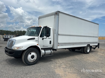 2013 International 4300 4x2 Moving Van Truck
