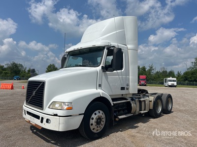 2015 Volvo VNM200 6x4 T/A Day Cab Truck Tractor