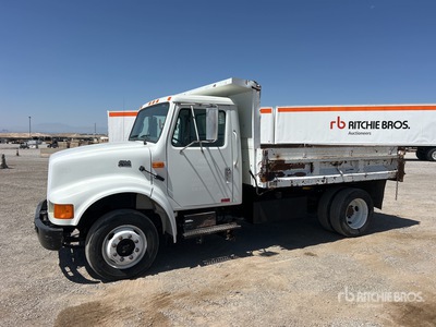 1997 International 4700 4x2 S/A Dump Truck