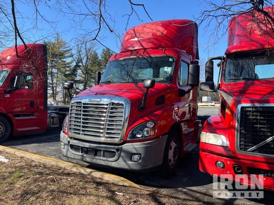 2017 Freightliner Cascadia 113 4x2 S/A Dagcabine Trekker