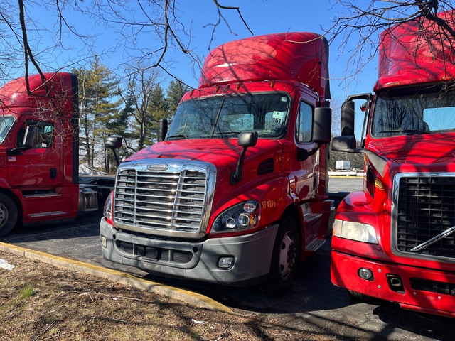 2017 Freightliner Cascadia 113 4x2 S/A Day Cab Truck Tractor