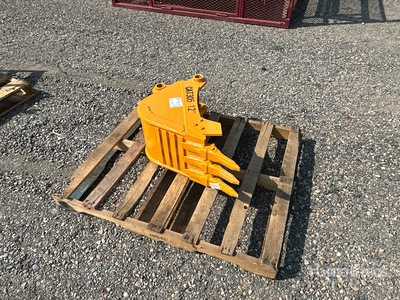 2025 GIYI GY-BK 12 in Excavator Bucket - Fits Cat 305 (Unused)