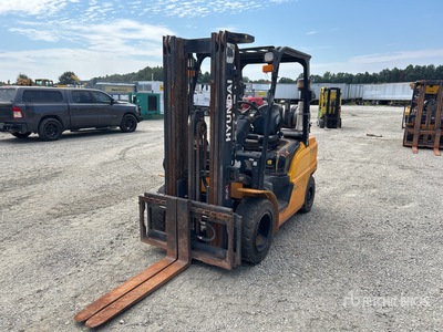 Hyundai 30L-9A 5890 lb Pneumatic Tire Chariot Élévateur