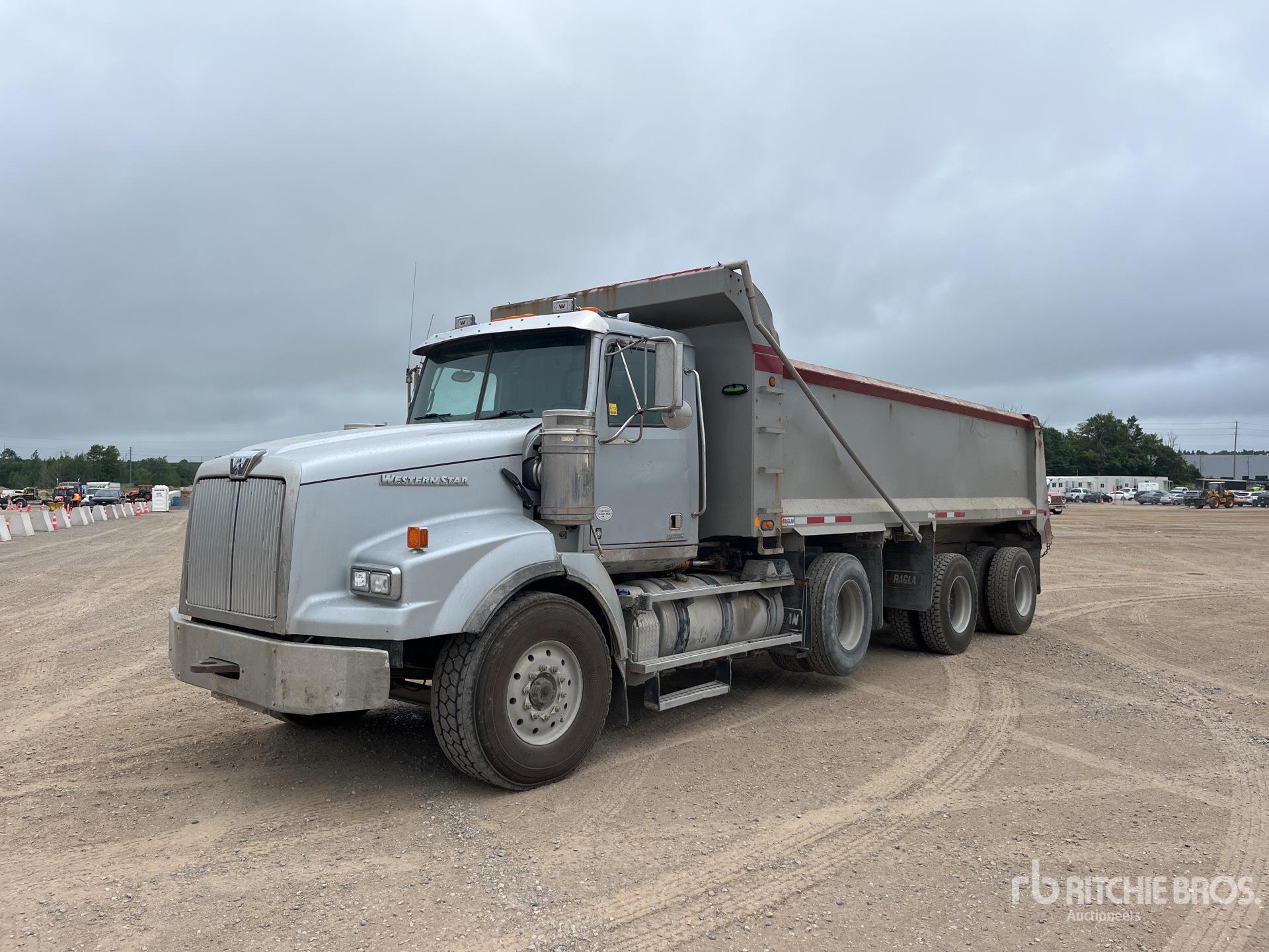 2016 Western Star 4900 8x4 Tri/A Dump Truck