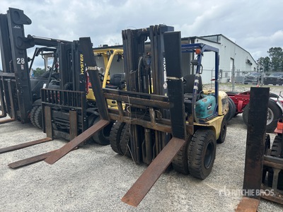 Komatsu 8640 lb Chariot Élévateur (Inoperable)