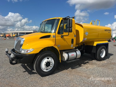 2019 International 4300 2000 gal 4x2 散水車