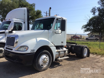 2010 Freightliner Columbia 4x2 S/A Day Cab Truck Tractor (Inoperable)
