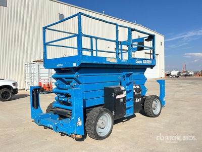2014 Genie GS-5390 4x4 Diesel Scissor Lift
