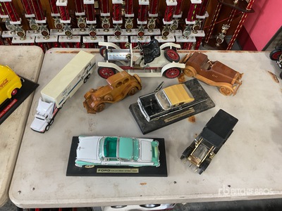 Quantity of Die Cast Cars Varios otros