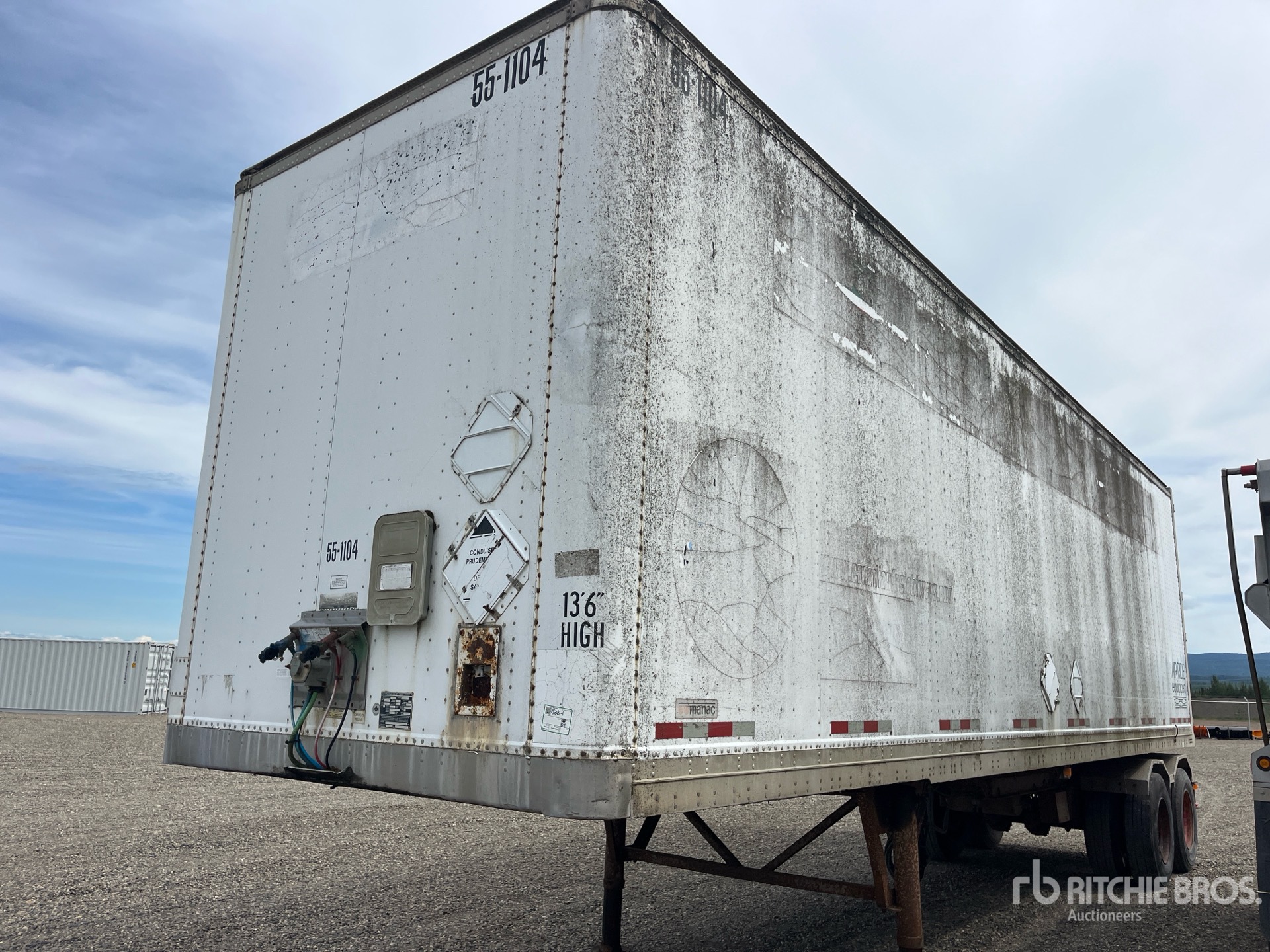 2000 Manac 53 ft x 102 in T/A Van Trailer