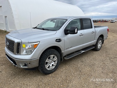2017 Nissan Titan SV 4x4 Crew Cab Pickup