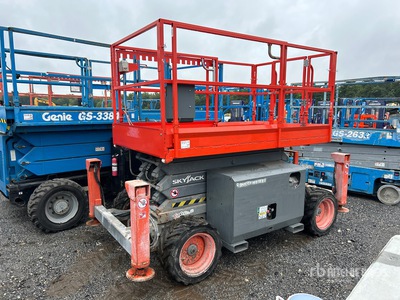 2014 Skyjack SJ6832 RT 4x4 Diesel Elevador de tijera