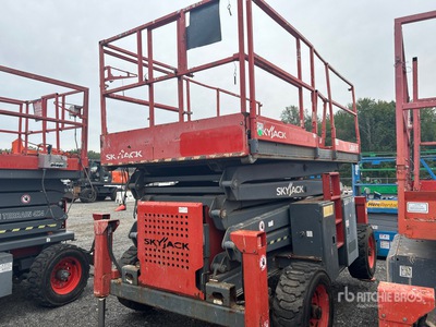 2014 Skyjack SJ8841RT 4x4 Diesel Scissor Lift