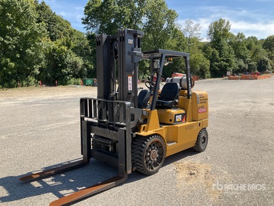 2010 Cat GC70K 14700 lb Cushion Tire Carretilla Elevadora