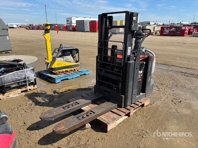 2017 BT SPE160L 2000 kg Electric Stacker