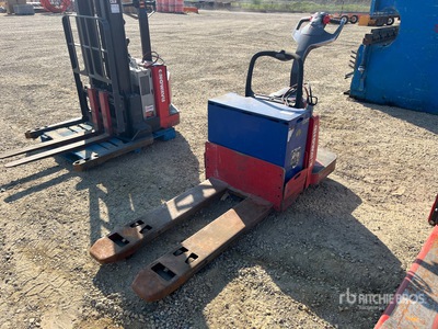 2006 Raymond 8400 6000 lb Electric Pallet Jack