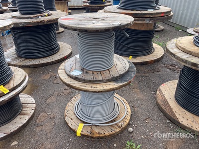 Quantity of (2) Tech Cable Carrete de cable