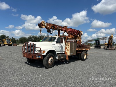 Simon 92-45 on 1995 Ford F-800 4x2 Digger Derrick Truck