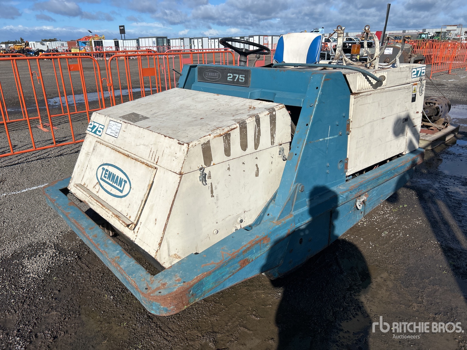 Tennant 275 Ride-On Sweeper