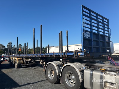 2000 Haulmark Tri/A Extendable Flatbed Trailer