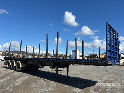 2000 Haulmark Tri/A 13.5 m - 21.4 m Extendable Flatbed Trailer