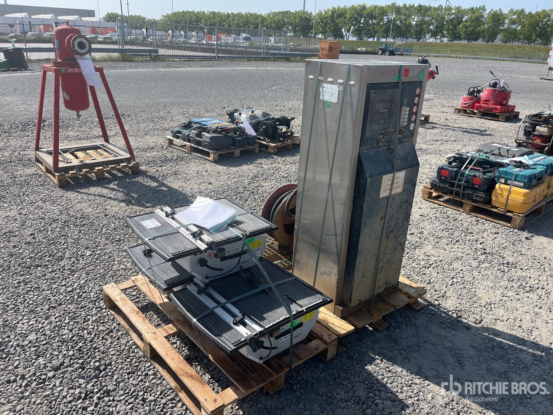 Quantity of (1) Rental Equipment Parti varie