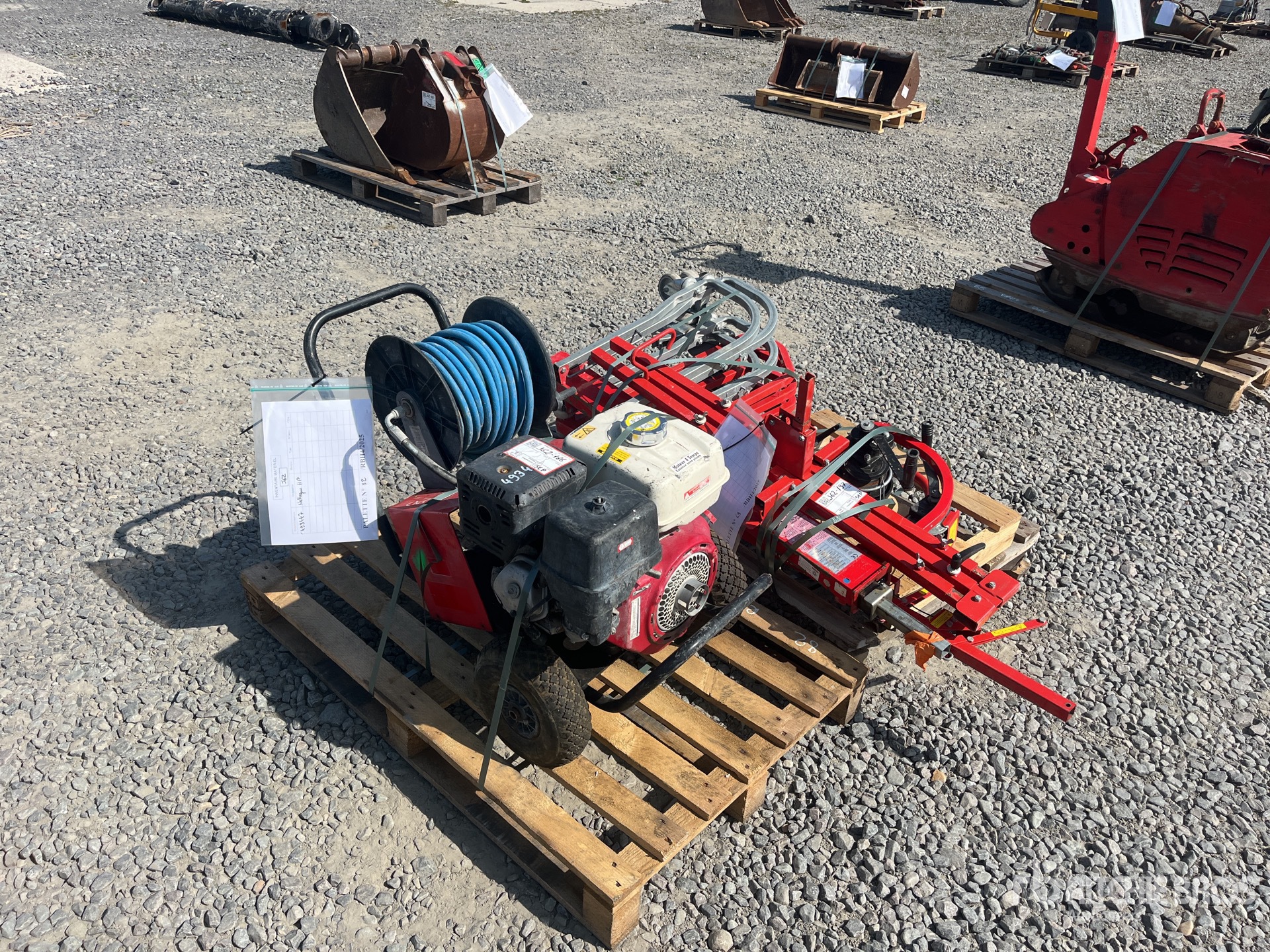 Quantity of (1) Rental Equipment Parti varie