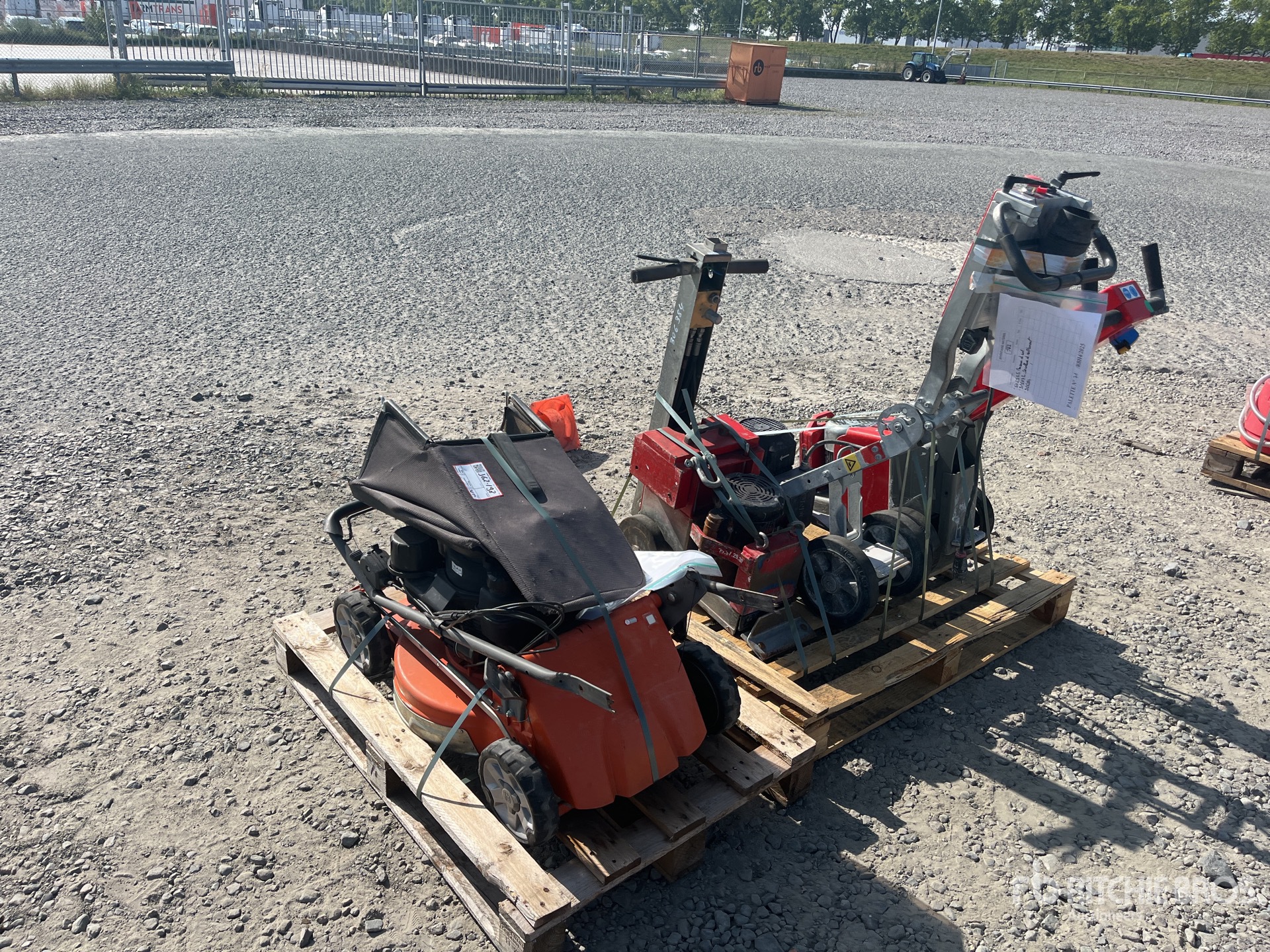 Quantity of (1) Rental Equipment Parti varie