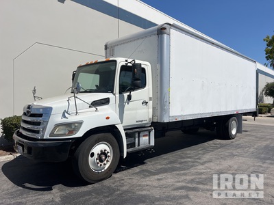 2014 Hino 338 4x2 Furgoneta caja cerrada