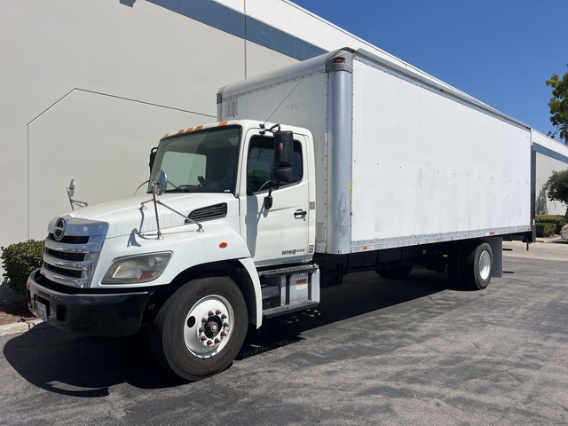 2014 Hino 338 4x2 Van Truck