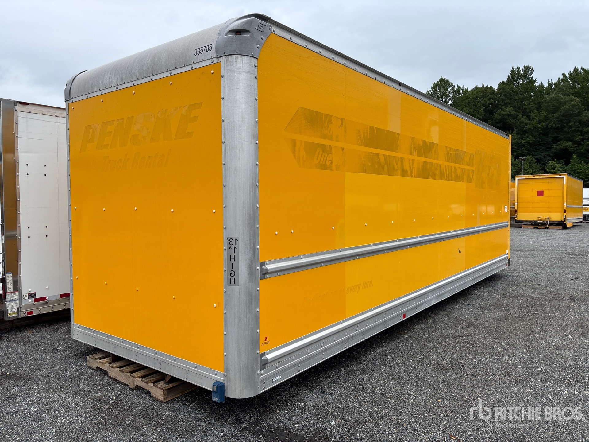 Supreme 26103102 102 in x 26 ft Van Truck Body
