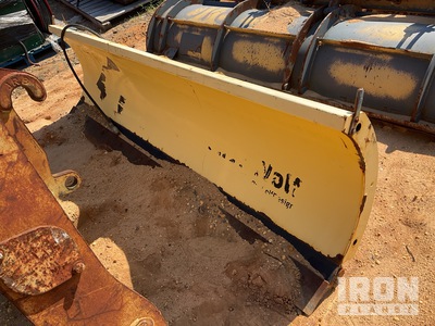 Snow Wolf FastTach 50025 8 ft 6 in Schneepflug - Fits Skid Steer Loader