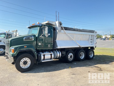 2016 Western Star 4700SF 8x4 Tri/A Dump Truck
