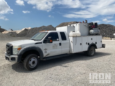 2013 Ford F-550 Super Duty 4x2 Extended Cab service truck Lube Truck