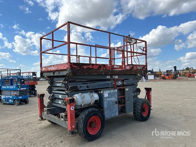 2015 Skyjack SJ8841RT Dual Fuel 4x4 Duel Fuel Elevador de tijera