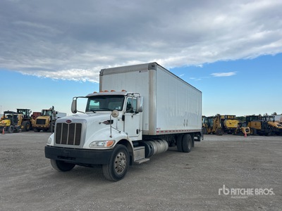 2018 Peterbilt 337 4x2 Autocarro furgonato